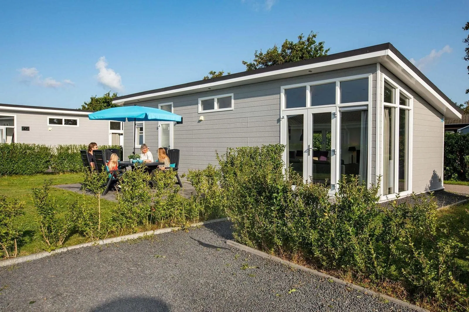Buitenaanzicht van de Lessenaar 4 persoons vakantiewoning op Resort de Betuwe