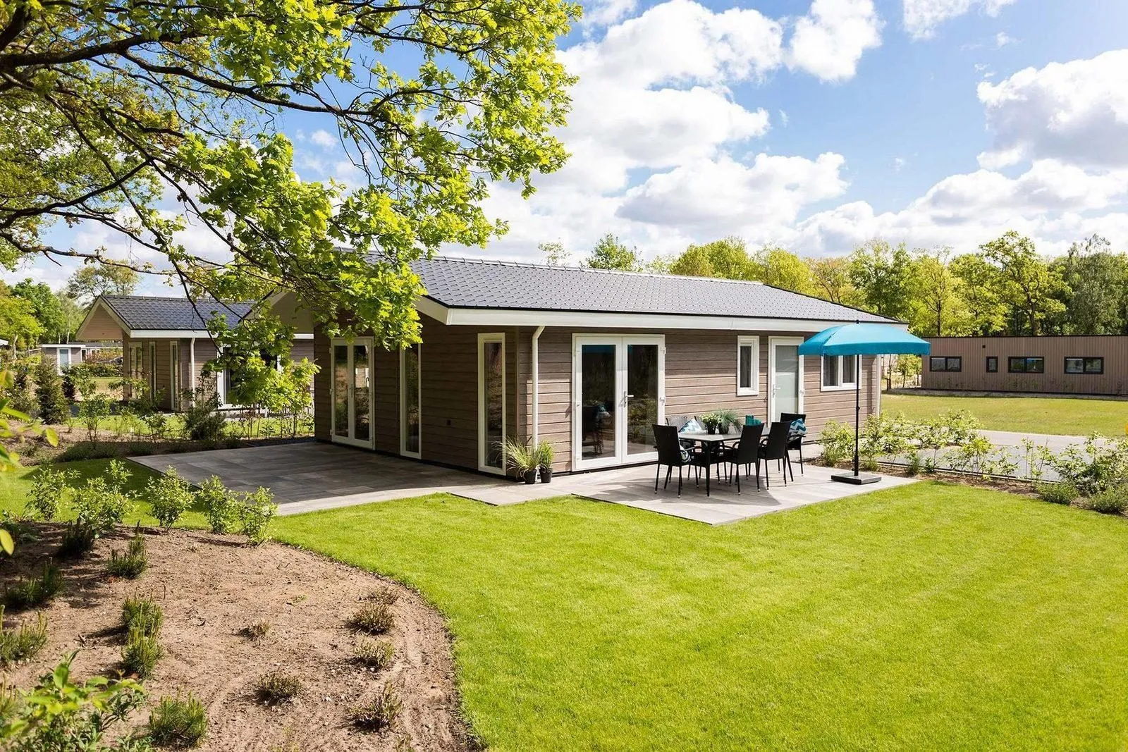 Buitenaanzicht van de Villa Riant 6 persoons vakantiewoning op Resort de Betuwe
