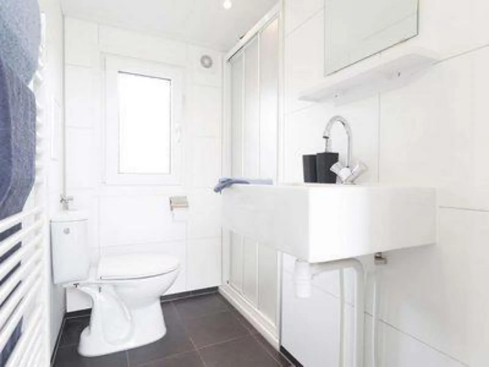 Lessenaar (4 persons) — interior and surroundings, photo 3